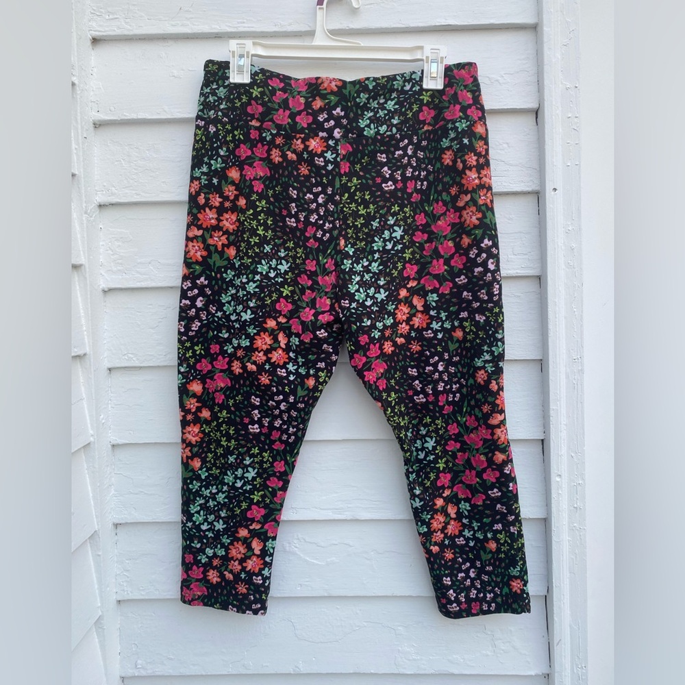 Terra & Sky Bright Springtime Floral Soft Capri Leggings 1X - Picture 4 of 4